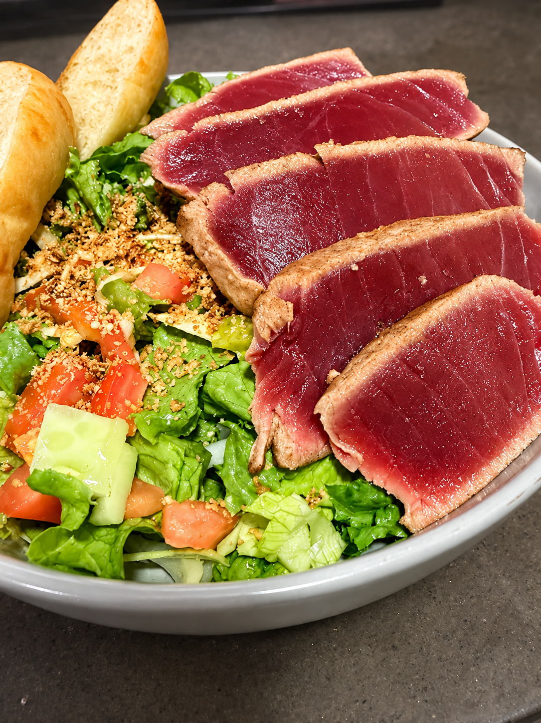 Seared tuna & greens